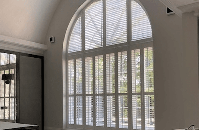 Arched plantation shutters