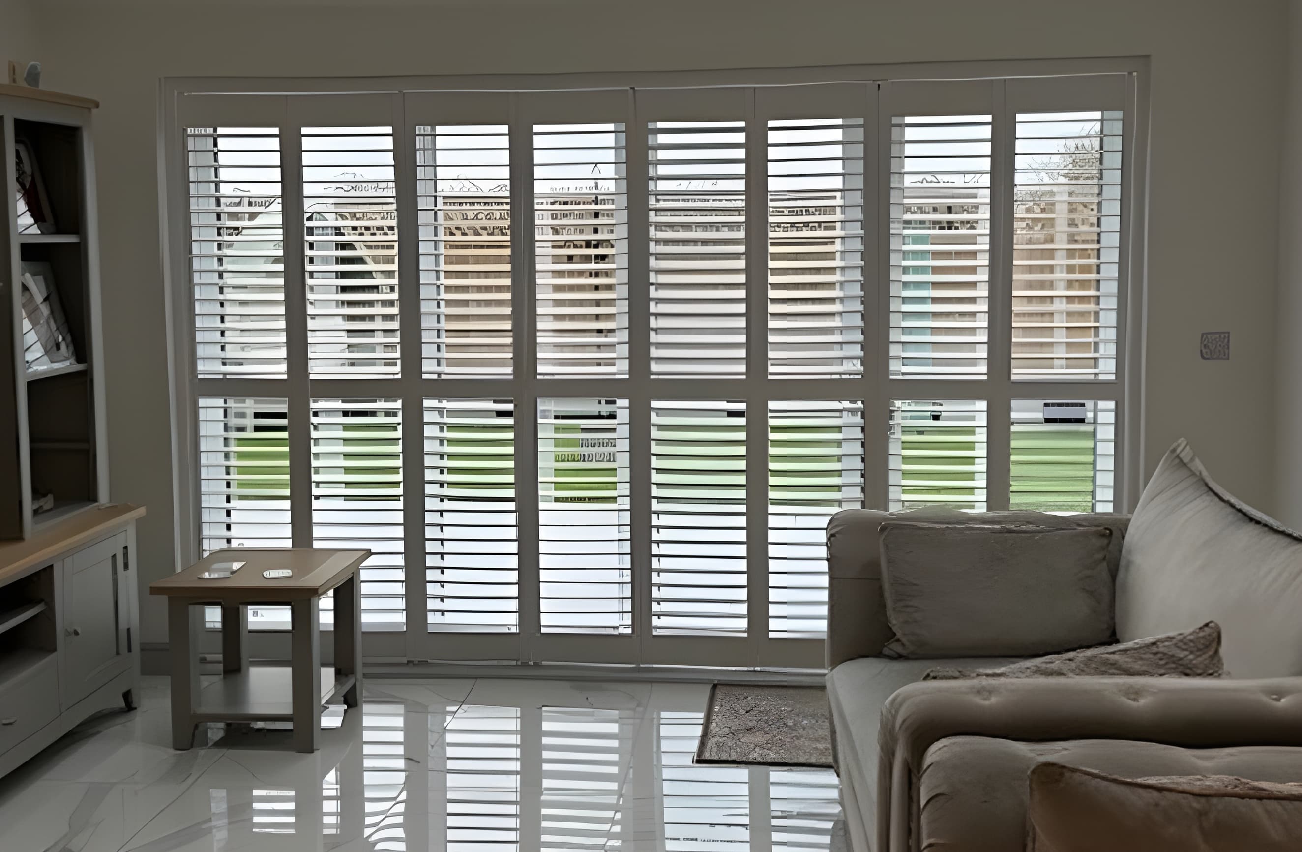 Tracked plantation shutters